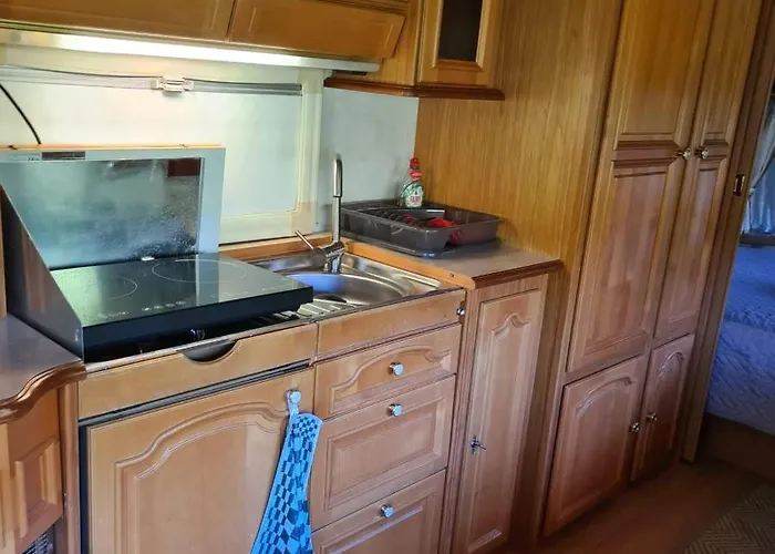 - Caravan Kamp alanı *